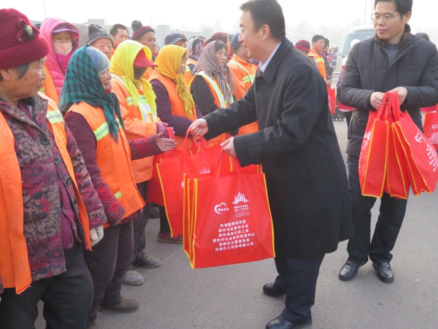 Tiande Chemical Conducts 2017 Spring Festival Greetings for Sanitation Workers